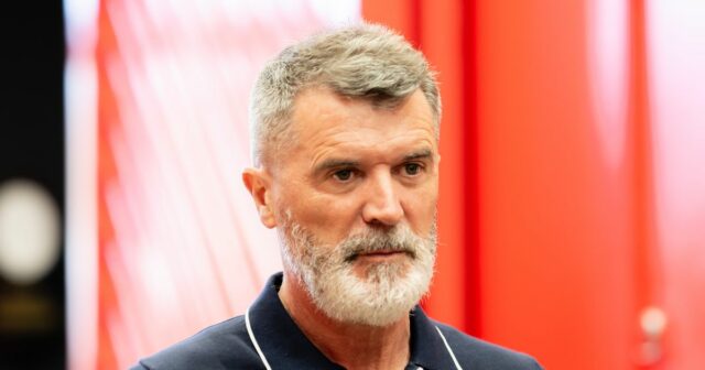 Roy Keane prichádza pred zápasom Premier League medzi Manchestrom United a Manchestrom City na Old Trafford