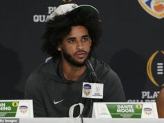 Rozohrávač Oregonu Dante Moore uvrhol draft NFL do chaosu rozhodnutím zostať v škole Rozohrávač Oregonu Dante Moore sa namiesto odchodu do NFL rozhodol zostať na vysokej škole