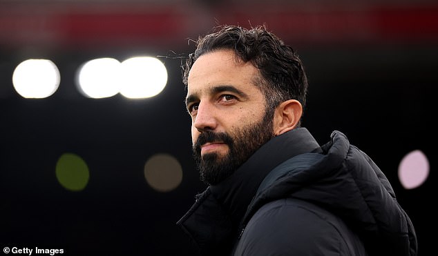 Ruben Amorim naznačuje konflikt s hierarchiou, keď šéf Man United Ruben Amorim naznačil konflikt s hierarchiou Man United v súvislosti s ich januárovými plánmi