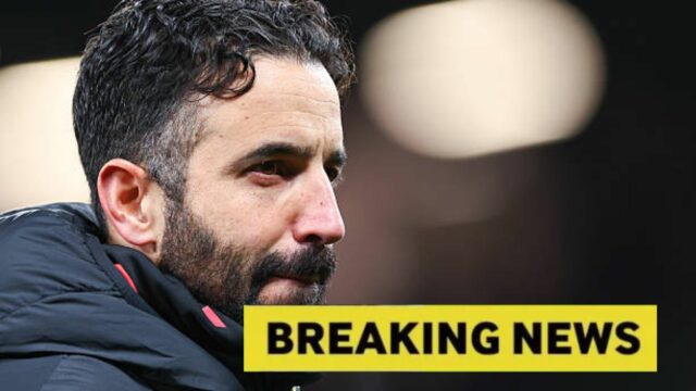 Hlavný tréner/manažér Manchestru United Ruben Amorim počas zápasu Premier League medzi Manchestrom United a Wolverhampton Wanderers na Old...