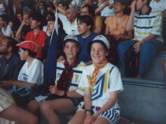 SPOMIENKY NA SVETOVÝ MAJSTROVSTVÁ: Sonia, Schillaci a vznášadlá … My Italia 90 road trip of life Richard a Alan Hendryovci sa pred nešťastným zápasom Škótska s Kostarikou usmievajú