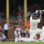 "Sachin položil palicu do jednej trhliny a tá stála vzpriamene"