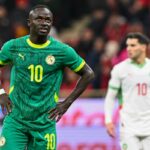 Tréner Senegalu Pape Thiaw stiahol svojich hráčov z ihriska po tom, ako Maroko dostal kontroverzný neskorý trest (Mosa'ab Elshamy/AP/PA) (AP)