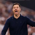 Hlavný tréner Realu Madrid Xabi Alonso gestikuluje počas semifinálového zápasu španielskeho Superpohára medzi Realom Madrid a Atleticom de Madrid na štadióne King Abdullah Sports City Hall 8. januára 2026 v Jeddah v Saudskej Arábii