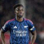 Krídelník Arsenalu Bukayo Saka