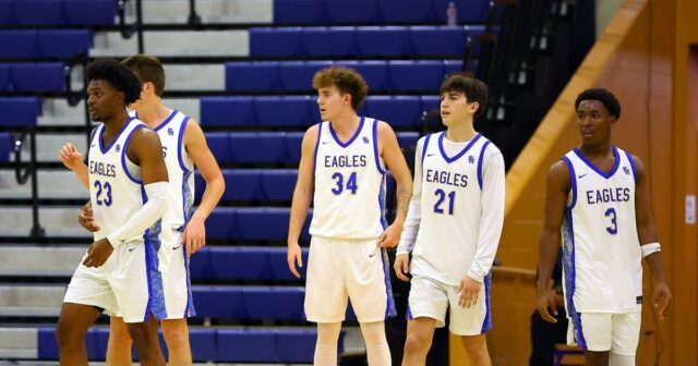 Santa Margarita sa pripravuje na basketbalový súboj proti St. John Santa Margarita sa pripravuje na basketbalový súboj proti St. John Bosco