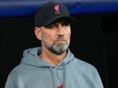Sedemslovný postreh Jurgena Kloppa naznačuje, že by chcel prevziať vedenie v Reale Madrid Juergen Klopp, manažér Liverpoolu, sleduje pred 16. etapou Ligy majstrov UEFA zápas medzi Realom Madrid a FC Liverpool na Estadio Santiago Bernabeu 15. marca 2023 v Madride v Španielsku.