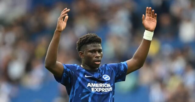 Carlos Baleba je naďalej spájaný s prestupom do Manchestru United 