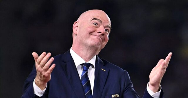 Šéf FIFA trolluje britských futbalových fanúšikov bez zatknutia pred majstrovstvami Gianni Infantino