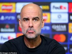 Šéf Man City Pep Guardiola zdvojnásobil kritiku rozhodcov po sarkastickom odstránení funkcionárov a Howarda Webba Pep Guardiola zdvojnásobil kritiku rozhodcov a povedal, že „bráni svoj klub“