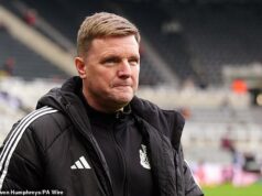 Šéf Newcastlu Eddie Howe prerušil mlčanie o odkazoch na Man United – po tom, čo ho klubové legendy podporili, aby nahradil Rubena Amorima Šéf Newcastlu Eddie Howe sa vylúčil zo sporu o voľné miesto v Man United