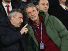 Šéfovia Manchestru United označili bývalú dvojku Sira Alexa Fergusona za „bezradných“. Sir Jim Ratcliffe