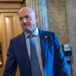 Senátor Mark Kelly žaluje ministerstvo obrany USA za „trestnú odplatu“ | Správy Donalda Trumpa