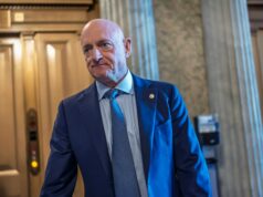 Senátor Mark Kelly žaluje ministerstvo obrany USA za „trestnú odplatu“ | Správy Donalda Trumpa Senátor Mark Kelly žaluje ministerstvo obrany USA za „trestnú odplatu“ | Správy Donalda Trumpa