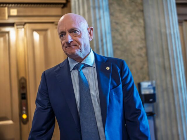 Senátor Mark Kelly žaluje ministerstvo obrany USA za „trestnú odplatu“ | Správy Donalda Trumpa
