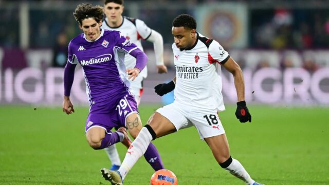 Serie A: Nkunku dosiahol neskorý vyrovnávajúci gól, keď AC Miláno ukradlo bod vo Fiorentine
