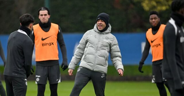Šesť hráčov Chelsea chýba na tréningu pred obrovským súbojom Arsenalu Hlavný tréner Liam Rosenior z Chelsea počas tréningu na Chelsea Training Ground 8. januára 2026 v Cobhame v Anglicku