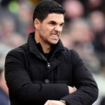 Sezóna Arsenalu sa skončila, pretože Neville varoval, že Gunners musia vyhrať titul v Premier League