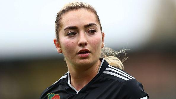 Sheffield United popiera, že by úmyselne zdržiaval vyšetrovanie Cusacka Futbalistka Maddy Cusack sa pozerá na hru za ženy Sheffield United v roku 2023