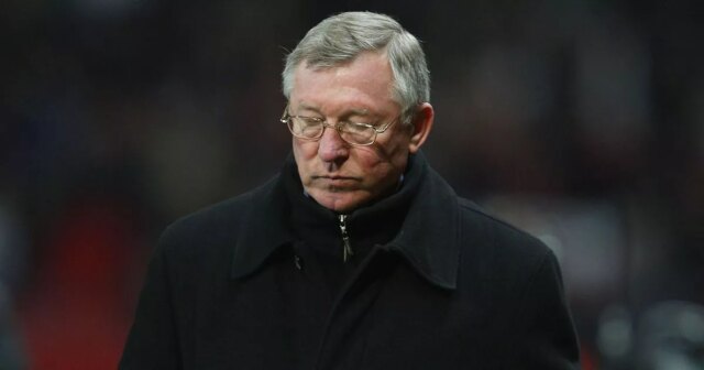 Sir Alex Ferguson mi nariadil, aby som predal svojho psa Sir Alex Ferguson z Manchestru United odchádza po štvrťfinále UEFA Champions League v druhom zápase medzi Manchestrom United a Bayernom Mníchov na Old Trafford 7. apríla 2010 v Manchestri v Anglicku.