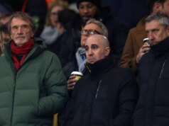 Sir Jim Ratcliffe dostal hlasovanie o nedôvere počas plánovaného protestu v Man Utd Sir Jim Ratcliffe, spolumajiteľ Manchestru United s Omarom Berradom, generálnym riaditeľom a riaditeľom futbalu Jason Wilcox