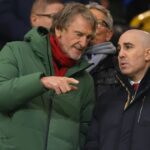 Sir Jim Ratcliffe z Man Utd čelí hlasovaniu o nedôvere a je označený za "klauna" | Futbal | Šport