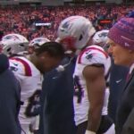 Pred nedeľňajším výkopom v Denveri si vrčiaci Diggs, ktorý mal na ochranu lebky len vrkoče, narazil čelom do masky spoluhráča tímu Patriots K'Lavona Chaissona.