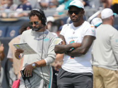 Skip Bayless zvažuje, že Dolphins vyhodí Mikea McDaniela logo pochodového šialenstva