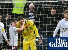 Škótska premiéra: 10-členný Hearts porazil Dundee vďaka Bragovi a Gordonovi|Škótsky premiér Škótska premiéra: 10-členný Hearts porazil Dundee vďaka Bragovi a Gordonovi|Škótsky premiér