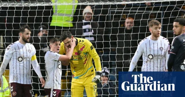 Škótska premiéra: 10-členný Hearts porazil Dundee vďaka Bragovi a Gordonovi|Škótsky premiér 
