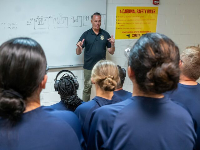 Skrátil sa výcvik dôstojníkov US ICE na 47 dní? | Správy Donalda Trumpa
