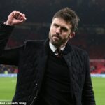 Michael Carrick bude tento týždeň viesť ďalšie rozhovory s Manchestrom United o tom, aby sa stal dočasným manažérom klubu do konca sezóny.