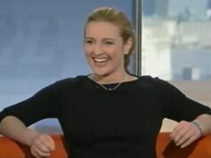 Sladký moment, keď mladá Gabby Logan robí rozhovor so svojím otcom Terrym Yorathom: Video sa objavilo po tom, čo legenda z Leeds zomrela vo veku 75 rokov, čo ju prinútilo opustiť vysielanie zápasu dňa Objavil sa potešujúci klip, v ktorom Gabby Logan robí rozhovor so svojím otcom Terrym Yorathom