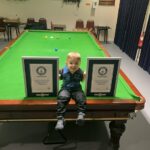 Snookerový zázrak Jude Owens sa zapísal do Guinessovej knihy rekordov tým, že sa stal najmladším človekom, ktorému sa podarilo presadiť dva trikové údery