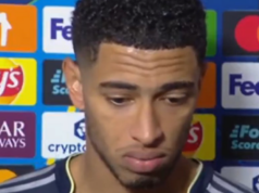 Šokovaný Jude Bellingham ukazuje prstom na hráčov Realu Madrid – „Dochádzajú slová“ Jude Bellingham