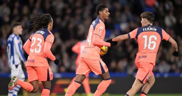 Marcus Rashford z FC Barcelona sa pozerá na zápas LaLiga EA Sports medzi Realom Betis Balompie a FC Barcelona.