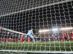 Špecializovaní tréneri sú hodní svojich cieľov… a Rangers a Hearts žnú výhody Stredopoliar Rangers Thelo Aasgaard centroval z voleja z rohového kopu zo štandardky