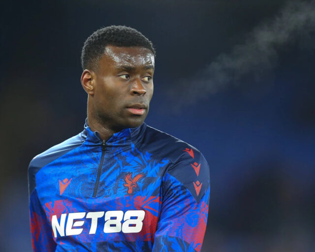 Správa: Manchester City nie je pripravený čakať na prenasledovanie obrancov Správa: Manchester City nie je pripravený čakať na prenasledovanie obrancov