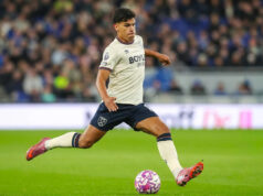 Správa: Manchester Sides bude bojovať o stredopoliara West Hamu Správa: Manchester Sides bude bojovať o stredopoliara West Hamu