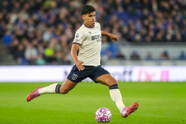 Správa: Manchester Sides bude bojovať o stredopoliara West Hamu
