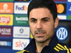 Správa o prestupe Arsenalu: Mikel Arteta vymenoval ideálnu posilu, keďže bola odhalená klauzula hviezdy o uvoľnení 35 miliónov libier Tréner Arsenalu Mikel Arteta sa zúčastňuje tlačovej konferencie na San Siro