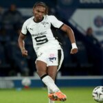 Jeremy Jacquet z Rennes počas futbalového zápasu Ligue 1 McDonald's medzi Paris Saint-Germain (PSG) a Stade Rennais