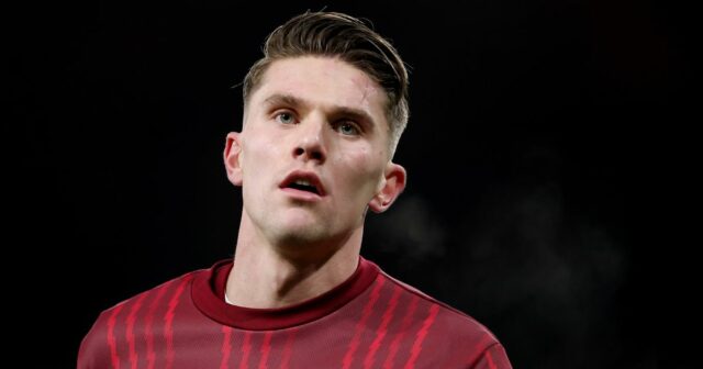 Viktor Gyoekeres z Arsenalu sa pozerá na rozcvičku pred zápasom Premier League medzi Arsenalom a Aston Villou na Emirates Stadium 30. decembra 2025 v Londýne v Anglicku. 