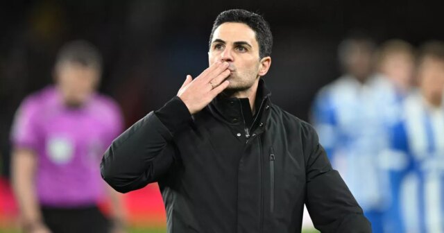 Správy o prestupe Arsenalu: Dohoda s Newcastlom vo výške 60 Mikel Arteta kvituje fanúšikov po zápase Premier League medzi Arsenalom a Brighton & Hove Albion