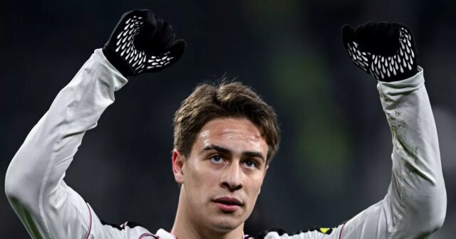 Kenan Yildiz z Juventusu oslavuje svoj gól počas zápasu Serie A medzi Juventus FC a US Cremonese