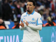 Správy o prestupe Arsenalu: Objavuje sa obrovský náznak odchodu, pretože budúcnosť Ethana Nwaneriho je „jasná“ Ethan Nwaneri tlieskal rukami počas zápasu v Marseille