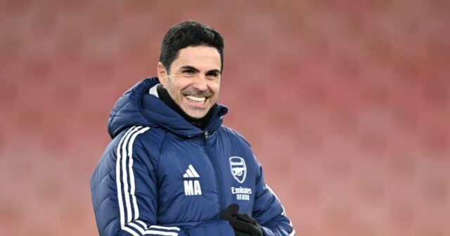 Arsenal je naďalej spájaný s prestupom Juliana Alvareza