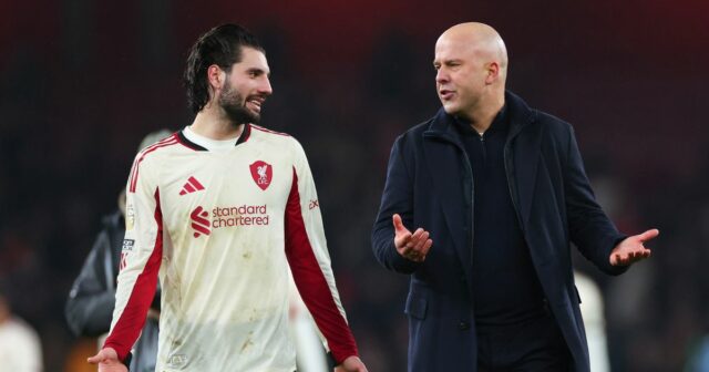 Dominik Szoboszlai sa rozpráva s Arne Slotom