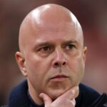 Hlavný tréner Liverpoolu Arne Slot počas zápasu jeho tímu v FA Cupe proti Barnsley