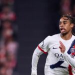 Bradley Barcola hľadá loptu.